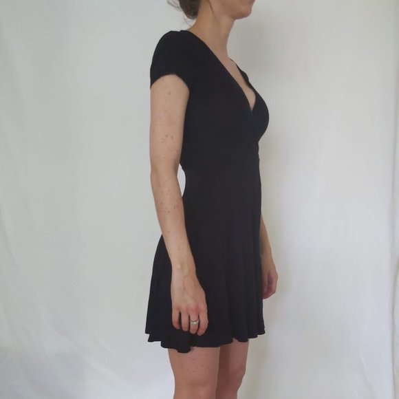 S | Forever 21 | Black Faux Wrap Knit Dress - Picture 3 of 7